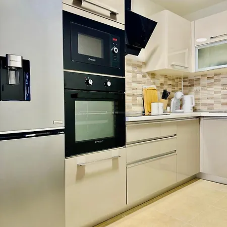 Apartment Regina's Modern Sky Skopje