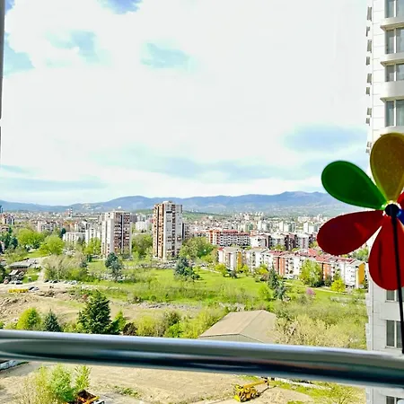Regina's Modern Sky Apartment *