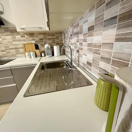 Regina's Modern Sky Apartment *